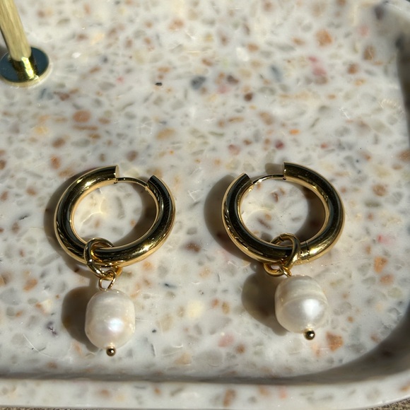 18K Gold Plated Freshwater pearl earrings - Picture 4 of 4
